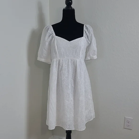 ANDREE BY UNIT White Mini Dress Baby Doll Eyleet Mini Dress Size Large - Picture 2 of 10